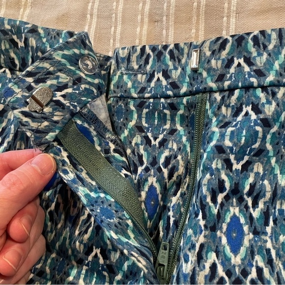 H&M Blue Diamond Geometric Patterned High Rise Shorts 6 - Picture 3 of 9